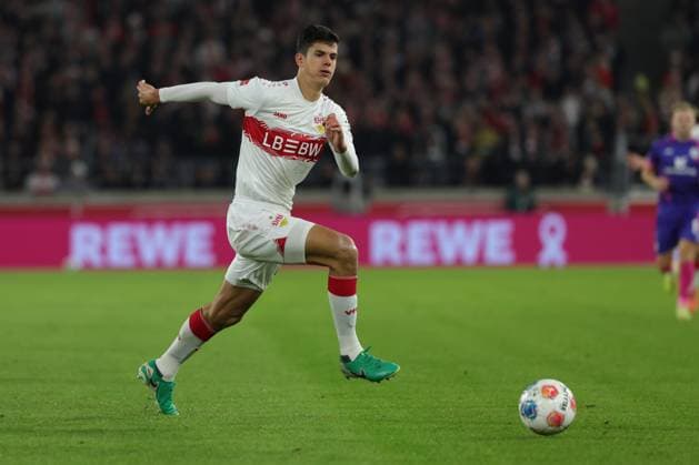 Stuttgart, Bundesliga Fußball VfB Stuttgart vs. 1. FSV Mainz 05, Chema Andres (VfB) Gemäß den Vorgaben der DFL Deutschen Fußball Liga ist es untersagt, in dem Stadion und oder vom Spiel angefertigte Fotoaufnahmen in Form von Sequenzbildern und oder videoähnlichen Fotostrecken zu verwerten bzw. verwerten zu lassen.