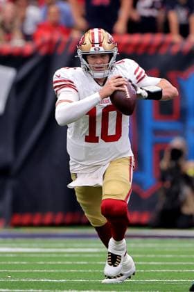 October 26, 2025, Houston, Texas, U.S: San Francisco 49ers quarterback Mac Jones (10) carries the ball upfield on a quarterback scramble during the third quarter of the NFL, American Football Herren, USA game between the Houston Texans and the San Francisco 49ers at NRG Stadium in Houston, TX on October 26, 2025. Houston U.S - ZUMAw137 20251026_aap_w137_045 Copyright: xErikxWilliamsx
