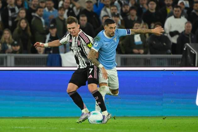 Juventus™ Francisco Conceicao and Lazio™s Mattia Zaccagni during the Serie A Enilive soccer match between SS Lazio and Juventus FC at the Rome s Olympic stadium, Italy - Sunday, October 26, 2025. - Soccer.  Copyright: xFabrizioxCorradetti LaPressex