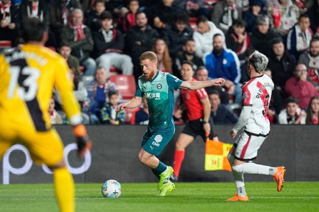 October 26, 2025, Madrid, Madrid, Spain: Carlos Vicente of Deportivo Alaves in action during the Spanish League, LaLiga EA Sports, football match played between Rayo Vallecano and Deportivo Alaves at Estadio de Vallecas on October 26, 2025, in Madrid, Spain. Madrid Spain - ZUMAa181 20251026_zaa_a181_280 Copyright: xDennisxAgyemanx