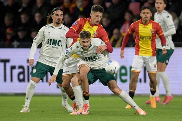 2025-10-26 Go Ahead Eagles v Excelsior Rotterdam - Dutch Eredivisie DEVENTER, NETHERLANDS - OCTOBER 26: (L-R) Yassir Salah Rahmouni of Go Ahead Eagles, Szymon Wlodarczyk of Excelsior Rotterdam during the Dutch Eredivisie match between Go Ahead Eagles and Excelsior Rotterdam at De Adelaarshorst on October 26, 2025 in Deventer, Netherlands. Deventer De Adelaarshorst Netherlands Content not available for redistribution in The Netherlands directly or indirectly through any third parties. Copyright: xDennisxBresserx