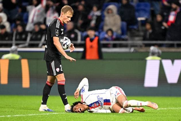 Olympique Lyonnais v RC Strasbourg Alsace - Ligue 1 McDonald s 2025 2026 24 Lucas HOGSBERG (rcsa) - 11 Malick FOFANA (ol) during the Ligue 1 McDonald s match between Lyon and Strasbourg at Groupama Stadium on October 26, 2025 in Lyon, France. Lyon France  Copyright: xFEPx 776348169