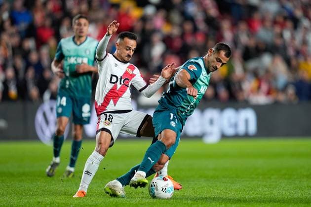 October 26, 2025, Madrid, Madrid, Spain: Alvaro Garcia of Rayo Vallecano and Jonny Otto of Deportivo Alaves compete for the ball during the Spanish League, LaLiga EA Sports, football match played between Rayo Vallecano and Deportivo Alaves at Estadio de Vallecas on October 26, 2025, in Madrid, Spain. Madrid Spain - ZUMAa181 20251026_zaa_a181_331 Copyright: xDennisxAgyemanx