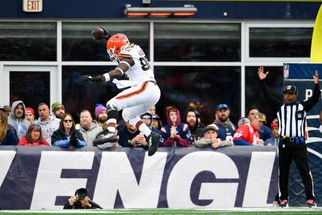 October 26, 2025; Foxborough, Massachusetts, USA; Cleveland Browns tight end David Njoku (85) spikes the ball after scoring a touchdown during the second half of the game between the Cleveland Browns and the New England Patriots at Gillette Stadium, in Foxborough, Massachusetts. CSM Foxborough United States of America - ZUMAc04_ 20251026_zma_c04_156 Copyright: xEricaxDenhoffx