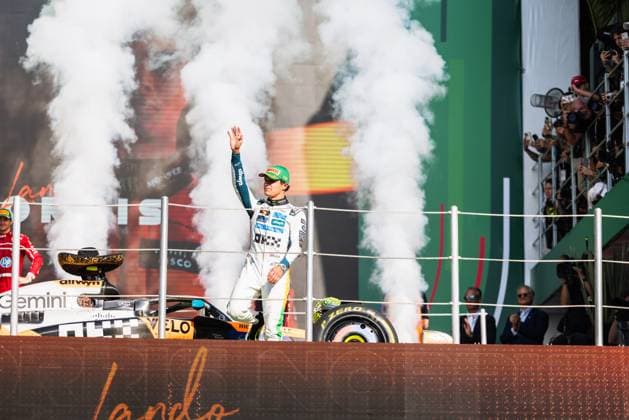 Formula?1 Gran?Premio?de?la?Ciudad?de? México?2025 Alexis Perrin OVERTAKE MAXPPP - Mexico?City 26 10 2025 04 NORRIS Lando (gbr), McLaren F1 Team, portrait winner podium at the Formula?1 Gran?Premio?de?la?Ciudad?de?México?2025, the 20th round of the 2025 FIA Formula?1 World Championship, WM, Weltmeisterschaft at the Autódromo?Hermanos?Rodríguez in Mexico?City, Mexico, from 23 to 26 October 2025 Mexico?City Autódromo Hermanos Rodríguez Mexico  Copyright: xOVERTAKE MAXPPPxAlexisxPerrinx OVT202510266291 OVT202510266291