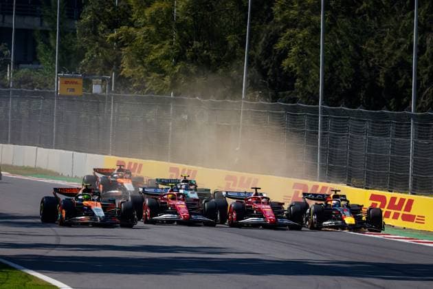 F1 - MEXICO CITY GRAND PRIX 2025 Start of the race: NORRIS Lando (gbr), McLaren F1 Team MCL39, HAMILTON Lewis (gbr), Scuderia Ferrari SF-25, LECLERC Charles (mco), Scuderia Ferrari SF-25, VERSTAPPEN Max (ned), Red Bull Racing RB21, action during the 2025 Formula 1 Mexico City Grand Prix, 20th round of the 2025 FIA Formula One World Championship, WM, Weltmeisterschaft from October 24 to 26, 2025 on the Autodromo Hermanos Rodriguez, in Mexico City, Mexico - Mexico CityMexico Copyright: xFLORENTxGOODENx