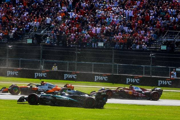 F1 - MEXICO CITY GRAND PRIX 2025 12 KIMI ANTONELLI Andrea (ita), Mercedes AMG F1 Team W16, 44 HAMILTON Lewis (gbr), Scuderia Ferrari SF-25, action during the 2025 Formula 1 Mexico City Grand Prix, 20th round of the 2025 FIA Formula One World Championship, WM, Weltmeisterschaft from October 24 to 26, 2025 on the Autodromo Hermanos Rodriguez, in Mexico City, Mexico - Mexico CityMexico Copyright: xFLORENTxGOODENx