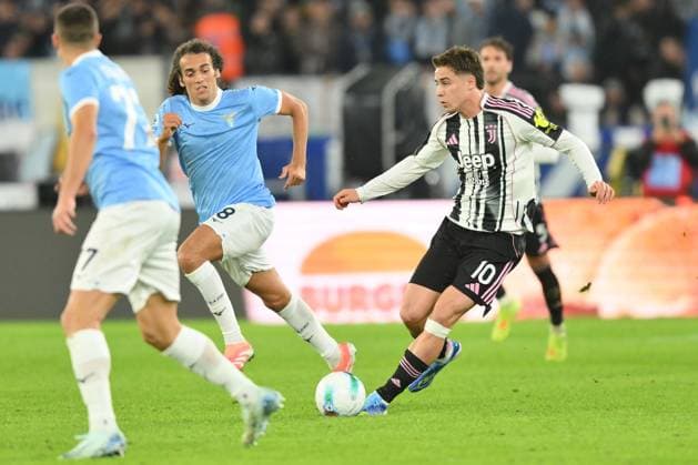 Lazio v Juventus - Serie A ROME, ITALY - October 26 : Kenan Yildiz (R) of Juventus FC in action against Adam Marusic (L) of SS Lazio during the Serie A soccer match between SS Lazio and Juventus FC at Stadio Olimpico on October 26,2025 in Rome Italy Claudio Pasquazi Anadolu Rome Italy. Editorial use only. Please get in touch for any other usage.  Copyright: x2025xAnadoluxClaudioxPasquazix