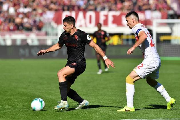 Giovanni Simeone of Torino FC and Johan Vasquez of Genoa CFC during Serie A 2025 26 match between Torino FC and Genoa CFC at Olimpico Grande Torino Stadium on October 26, 2025 in Turin, Italy - ph Giuliano Marchisciano  Copyright: xGiulianoxMarchisciano IPAxSportx xipa-agency.netx xx IPA_67123131 IPA_Agency_IPA67123131