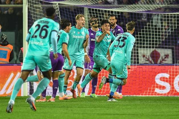 CALCIO - Serie A - ACF Fiorentina vs Bologna FC Santiago Castro (Bologna) celebrates with teammates after scoring the 0-1 goal during ACF Fiorentina vs Bologna FC, Italian soccer Serie A match in Florence, Italy, October 26 2025 Florence Italy  Copyright: xIPAxSport ABACAx