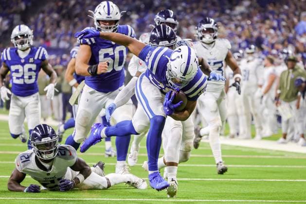 October 26, 2025, Indianapolis, Indiana, U.S: Indianapolis Colts running back Jonathan Taylor (28) carries the ball during the game between the Tennessee Titans and the Indianapolis Colts at Lucas Oil Stadium, Indianapolis, Indiana. Indianapolis U.S - ZUMAs304 20251026_zaf_s304_004 Copyright: xScottxStuartx