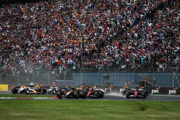 F1 - MEXICO CITY GRAND PRIX 2025 start of the race, depart, 04 NORRIS Lando (gbr), McLaren F1 Team MCL39, 16 LECLERC Charles (mco), Scuderia Ferrari SF-25, action during the 2025 Formula 1 Mexico City Grand Prix, 20th round of the 2025 FIA Formula One World Championship, WM, Weltmeisterschaft from October 24 to 26, 2025 on the Autodromo Hermanos Rodriguez, in Mexico City, Mexico - Mexico CityMexico Copyright: xANTONINxVINCENTx