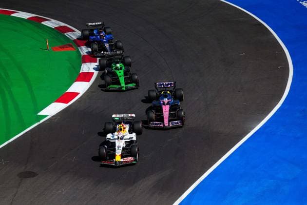 F1 - MEXICO CITY GRAND PRIX 2025 14 ALONSO Fernando (spa), Aston Martin F1 Team AMR24, 30 LAWSON Liam (nzl), Visa Cash App RB F1 Team VCARB02, 10 GASLY Pierre (fra), Alpine F1 Team A525, action during the 2025 Formula 1 Mexico City Grand Prix, 20th round of the 2025 FIA Formula One World Championship, WM, Weltmeisterschaft from October 24 to 26, 2025 on the Autodromo Hermanos Rodriguez, in Mexico City, Mexico - Mexico CityMexico Copyright: xFLORENTxGOODENx