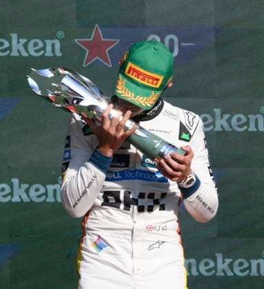 October 26, 2025, Mexico City, Mexico: McLaren driver LANDO NORRIS (UK) kisses the trophy after winning the 2025 Formula One Mexico City Grand Prix. Mexico City Mexico - ZUMAn296 20251026_zip_n296_002 Copyright: xJorgexNunezx
