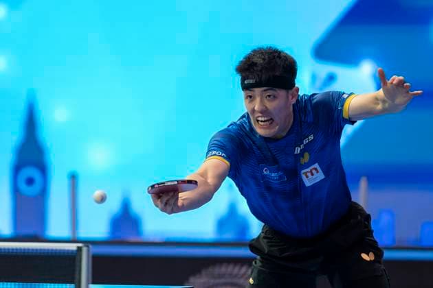 (251027) -- LONDON, Oct. 27, 2025 -- Qiu Dang of Germany hits a return during the men s singles final against Harimoto Tomokazu of Japan at the WTT Star Contender London 2025 in London, Britain on Oct. 26, 2025. (Photo by Xinhua) (SP)BRITAIN-LONDON Table tennis, Tischtennis WTT-STAR CONTENDER-MEN S FINAL StephenxChung 
