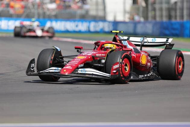 (251027) -- MEXICO CITY, Oct. 27, 2025 -- Ferrari s British driver Lewis Hamilton competes during the Formula One Mexico Grand Prix at the Hermanos Rodriguez Circuit in Mexico City, Mexico, Oct. 26, 2025. ) (SP)MEXICO-MEXICO CITY-F1-GRAND PRIX LixMengxin 