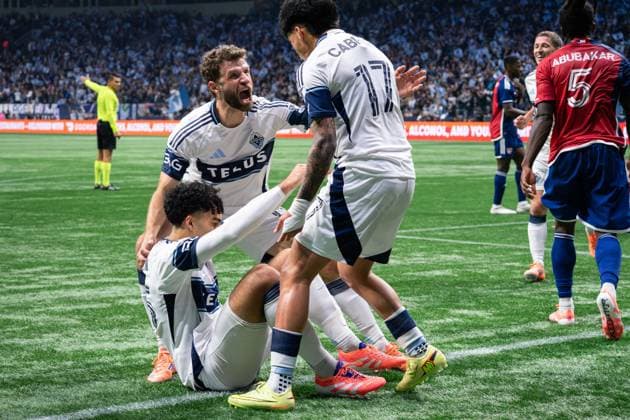 Thomas Muller (13 Vancouver Whitecaps FC) yells and reacts after Kenji Cabrera (17 Vancouver Whitecaps FC) scores a goal during Game 1 of the Major League Soccer Round One Playoffs Series between Vancouver Whitecaps FC and FC Dallas at BC Place Stadium in Vancouver, British Columbia, Canada (EDITORIAL USAGE ONLY). Copyright: xAmyxElle SPPx Sportspressphoto_SPR52455