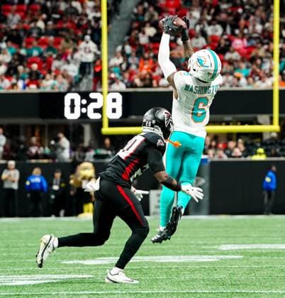October 26, 2025: Miami Dolphins wide receiver Malik Washington (6) goes up to catch a pass as Atlanta Falcons cornerback Dee Alford (20) attempts to intercept during the game at Mercedes-Benz Stadium. - ZUMAw109 20251026_fap_w109_010 Copyright: xDebbyxWongx