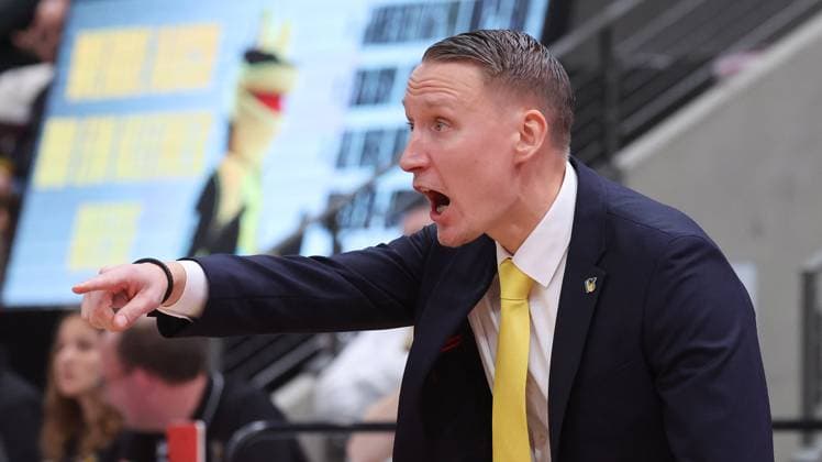 Ludwigsburg , easyCredit Basketball Bundesliga MHP Riesen Ludwigsburg vs. ratiopharm Ulm , Mikko Riipinen ( Trainer Riesen )