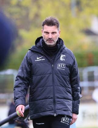 Leipzig, 25.10.2025, Alfred-Kunze-Sportpark, Regionalliga Nordost , BSG CHEMIE LEIPZIG vs. HERTHA BSC BERLIN II. , Im Bild: Trainer Adrian Alipour, Chemie Leipzig ,