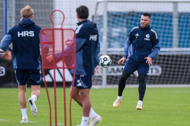27.10.2025, Fussball, Saison 2025 2026, Training FC Schalke 04, Hasan Kurucay (FC Schalke 04), Gelsenkirchen Trainingsgelände FC Schalke 04 NRW Deutschland xRHR-FOTO YYx Copyright: RHR-FOTOx RHR-FOTO YY