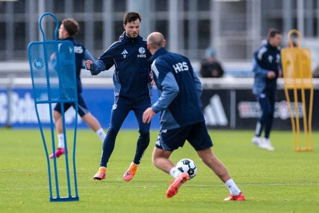 27.10.2025, Fussball, Saison 2025 2026, Training FC Schalke 04, Adrian Gantenbein (FC Schalke 04), Gelsenkirchen Trainingsgelände FC Schalke 04 NRW Deutschland xRHR-FOTO YYx Copyright: RHR-FOTOx RHR-FOTO YY