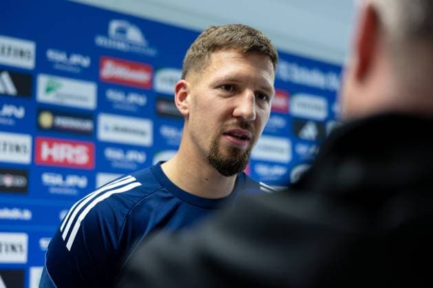 27.10.2025, Fussball, Saison 2025 2026, Training FC Schalke 04, Medienrunde mit Janik Bachmann (FC Schalke 04), Gelsenkirchen Trainingsgelände FC Schalke 04 NRW Deutschland xRHR-FOTO YYx Copyright: RHR-FOTOx RHR-FOTO YY