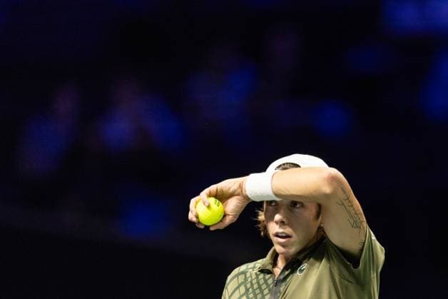 Rolex Paris Masters 2025 - Day One Arthur Cazaux (FRA) plays his men s singles match against Luciano Darderi (ITA) on day one of the Paris ATP, Tennis Herren Masters 1000 tennis tournament at the Paris La Defense Arena in Nanterre, on the outskirts of Paris. Paris France  Copyright: xIbrahimxEzzatx originalFilename:ezzat-notitle251027_np24y.jpg