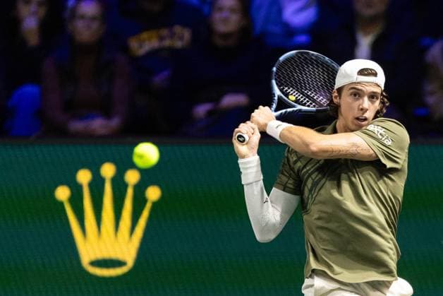 Rolex Paris Masters 2025 - Day One Arthur Cazaux (FRA) plays his men s singles match against Luciano Darderi (ITA) on day one of the Paris ATP, Tennis Herren Masters 1000 tennis tournament at the Paris La Defense Arena in Nanterre, on the outskirts of Paris. Paris France  Copyright: xIbrahimxEzzatx originalFilename:ezzat-notitle251027_npGtR.jpg
