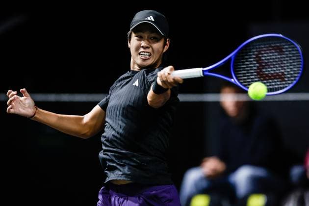 October 27, 2025, Paris, France, France: Learner TIEN of United States during the first day of the Rolex Paris Masters 1000 tennis tournament at La Defense Arena on October 27, 2025 in Nanterre near Paris, France. Paris France - ZUMAm308 20251027_zsp_m308_028 Copyright: xMatthieuxMirvillex