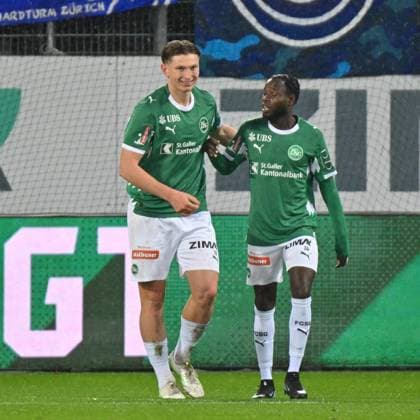 FC St.Gallen - Grasshopper Torjubel Alessandro Vogt - Aliou Balde (FCSG) 25.10.2025 Kybunpark St.Gallen, SCHWEIZ, Saison 2025 2026 Herren Fussball Super League FC St.Gallen - Grasshopper Club Zuerich Torjubel Alessandro Vogt - Aliou Balde (FCSG)