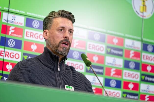 Sandro Wagner (Trainer FC Augsburg), Pressekonferenz vor dem DFB-Pokal-Spiel gegen den VfL Bochum;