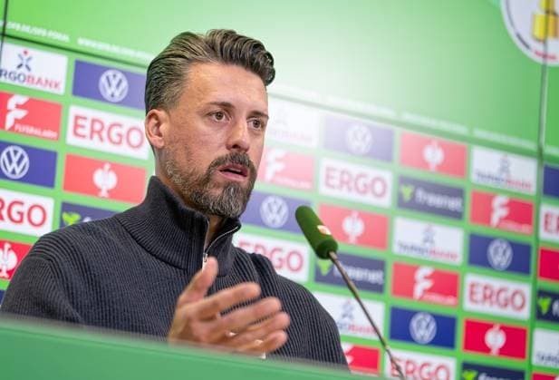 Sandro Wagner (Trainer FC Augsburg), Pressekonferenz vor dem DFB-Pokal-Spiel gegen den VfL Bochum;