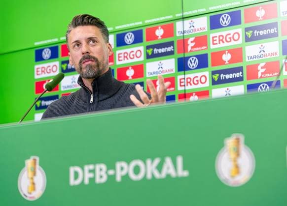 Sandro Wagner (Trainer FC Augsburg), Pressekonferenz vor dem DFB-Pokal-Spiel gegen den VfL Bochum;