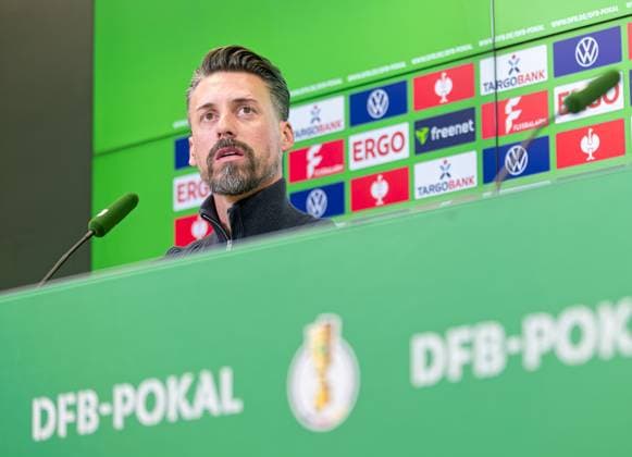Sandro Wagner (Trainer FC Augsburg), Pressekonferenz vor dem DFB-Pokal-Spiel gegen den VfL Bochum; *** Sandro Wagner Coach FC Augsburg , Press conference before the DFB Cup match against VfL Bochum