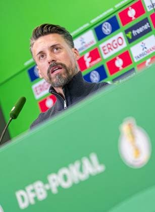 Sandro Wagner (Trainer FC Augsburg), Pressekonferenz vor dem DFB-Pokal-Spiel gegen den VfL Bochum;