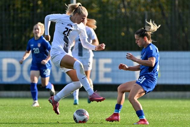 Radomlje, Slovenia, October 27th 2025, Tijana Filipovic of Serbia (R) in action against Zara Kramzarj of Slovenia (L) during the International women?s football Friendly match between Slovenia and Serbia at Sports Park Radomlje, Radomlje, Slovenia. (Photo by Igor Kupljenik Sports Press Photo) Copyright: xIgorxKupljenikx xSPPx Sportspressphoto_SPR52582