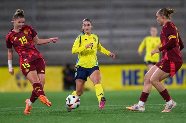 251027 Vanessa Diehm of Germany and Johanna Renmark of Sweden during the International Friendly, Länderspiel, Nationalmannschaft under-23 football match between Sweden and Germany on October 27, 2025 in Malmö. Photo: Christoffer Borg Mattisson BILDBYRAN COP 261 CB0483 fotboll football soccer fotball u23 under 23 sverige sweden germany dam bbeng landslag Copyright: CHRISTOFFERxBORGxMATTISSON BB251027CB041