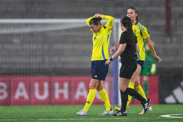 251027 Hanna Wijk of Sweden in pain during the International Friendly, Länderspiel, Nationalmannschaft under-23 football match between Sweden and Germany on October 27, 2025 in Malmö. Photo: Christoffer Borg Mattisson BILDBYRAN COP 261 CB0483 fotboll football soccer fotball u23 under 23 sverige sweden germany dam bbeng landslag skada Copyright: CHRISTOFFERxBORGxMATTISSON BB251027CB048