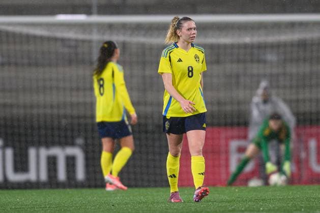 251027 Bea Sprung of Sweden looks dejected during the International Friendly, Länderspiel, Nationalmannschaft under-23 football match between Sweden and Germany on October 27, 2025 in Malmö. Photo: Christoffer Borg Mattisson BILDBYRAN COP 261 CB0483 fotboll football soccer fotball u23 under 23 sverige sweden germany dam bbeng landslag depp sverige sweden tyskland germany Copyright: CHRISTOFFERxBORGxMATTISSON BB251027CB062
