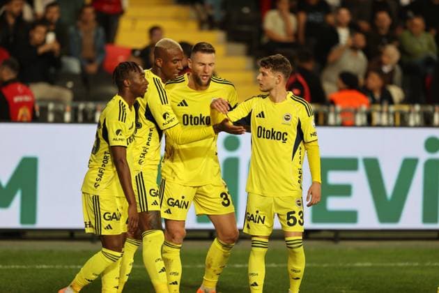 Gaziantep FK v Fenerbahce - Turkish Super Lig GAZIANTEP, TURKIYE - OCTOBER 27: Talisca of Fenerbahce celebrates after a goal during Turkish Super Lig match between Gaziantep FK and Fenerbahce in Gaziantep, Turkiye on October 27, 2025. Ömer Faruk Salman Anadolu Gaziantep Turkey. Editorial use only. Please get in touch for any other usage.  Copyright: x2025xAnadoluxÖmerxFarukxSalmanx