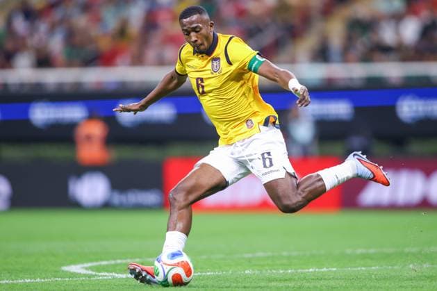 MEXICO VS ECUADOR - PARTIDO AMISTOSO - 14 DE OCTUBRE 2025 ZAPOPAN, JALISCO, MEXICO. OCTOBER 14th: Willian Pacho 6 of Ecuador during the friendly match between Mexico and Ecuador, held at the Akron stadium in Zapopan, Jalisco. (PHOTO BY FABIAN MEZA STRAFFONIMAGES IMAGO MANDATORY CREDIT EDITORIAL USE Copyright: xFABIANxMEZAx