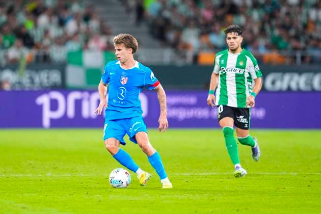 October 27, 2025, Sevilla, Sevilla, SPAIN: Pablo Barrios of Atletico de Madrid in action during the Spanish league, LaLiga EA Sports, football match played between Real Betis and Atletico de Madrid at La Cartuja stadium on October 27, 2025, in Sevilla, Spain. Sevilla SPAIN - ZUMAa181 20251027_zaa_a181_053 Copyright: xJoaquinxCorcherox
