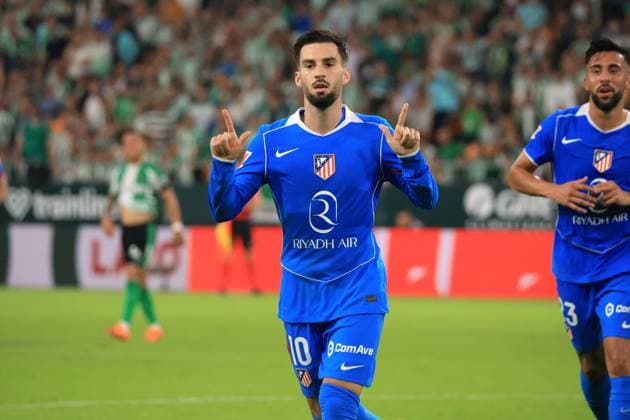Footbal - LaLiga - Real Betis Balompie vs Atletico de Madrid SPAIN, SEVILLA, OCTOBRE 27. Alex Baena of Atletico de Madrid celebrates after scoring his team s second goal during the LaLiga EA Sports football Match between Real Betis Balompie and Atletico de Madrid at Estadio La Cartuja on Octobre 27, 2025 in Sevilla, Spain. Photo by Manuel Blondeau AOP.Press Sevilla Estadio La Cartuja Andalusia Spain Copyright: x ManuelxBlondeau AOP.Pressx AOP20251027-0012