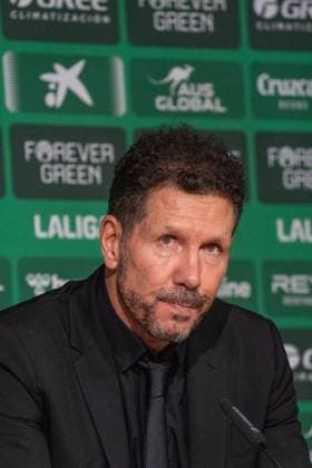 Atlético head coach, Diego Simeone worried during the press conference, PK, Pressekonferenz post La Liga match between Real Betis and Atlético de Madrid at the Estadio de la Cartuja in Seville, Spain Copyright: xAndresxLopezxSheridanxx xSPPx Sportspressphoto_SPR52671