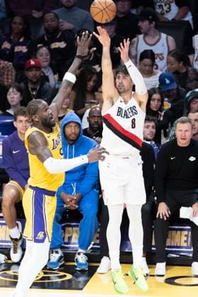 October 27, 2025, Los Angeles, California, USA: Portland Trail Blazers Deni Avdija (8) shoots against Los Angeles LakersÃ¢â‚¬â ¢ Deandre Ayton (5) during an NBA, Basketball Herren, USA basketball game, in Los Angeles Monday, Oct. 27, 2025. Los Angeles USA - ZUMAc68_ 20251027_zaf_c68_040 Copyright: xRingoxChiux