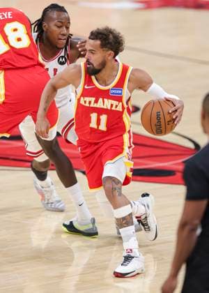 (251028) -- CHICAGO, Oct. 28, 2025 -- Trae Young (R) of Atlanta Hawks dribbles the ball during the NBA, Basketball Herren, USA regular season basketball game between Chicago Bulls and Atlanta Hawks at United Center in Chicago, the United States, on Oct. 27, 2025. (Photo by Xinhua) (SP)U.S.-CHICAGO-BASKETBALL-NBA-CHICAGO BULLS VS ATLANTA HAWKS JoelxLerner 