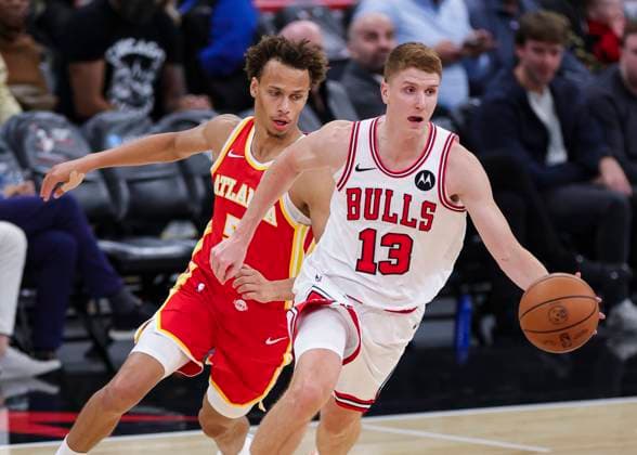 (251028) -- CHICAGO, Oct. 28, 2025 -- Kevin Huerter (R) of Chicago Bulls dribbles the ball during the NBA, Basketball Herren, USA regular season basketball game between Chicago Bulls and Atlanta Hawks at United Center in Chicago, the United States, on Oct. 27, 2025. (Photo by Xinhua) (SP)U.S.-CHICAGO-BASKETBALL-NBA-CHICAGO BULLS VS ATLANTA HAWKS JoelxLerner 