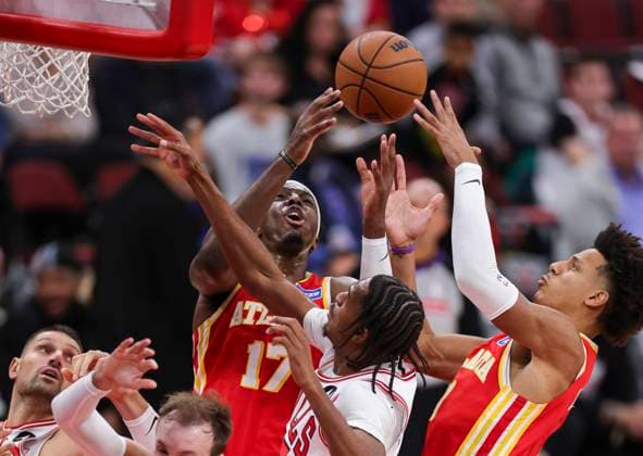 (251028) -- CHICAGO, Oct. 28, 2025 -- Onyeka Okongwu (top L) and Jalen Johnson (1st R) of Atlanta Hawks battle for a rebound with Julian Phillips (2nd R) of Chicago Bulls during the NBA, Basketball Herren, USA regular season basketball game between Chicago Bulls and Atlanta Hawks at United Center in Chicago, the United States, on Oct. 27, 2025. (Photo by Xinhua) (SP)U.S.-CHICAGO-BASKETBALL-NBA-CHICAGO BULLS VS ATLANTA HAWKS JoelxLerner 