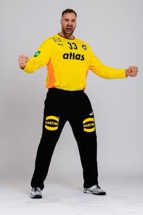 Muenchen: Handball DHB - 25 26 - Deutschland - Fotoshooting Torhueter Andreas Wolff (Deutschland) Jubel Freude Emotion Muenchen Bayern Deutschland